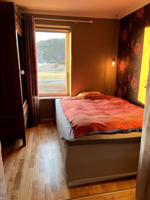 Sjarmerende Hus Med Orkesterplass Til Hav Og Fjell Stave 外观 照片
