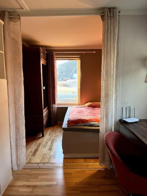Sjarmerende Hus Med Orkesterplass Til Hav Og Fjell Stave 外观 照片