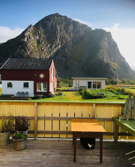 Sjarmerende Hus Med Orkesterplass Til Hav Og Fjell Stave 外观 照片